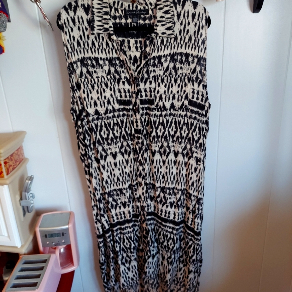 Beige black sleeveless dress.